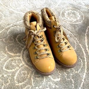 Hiker boot